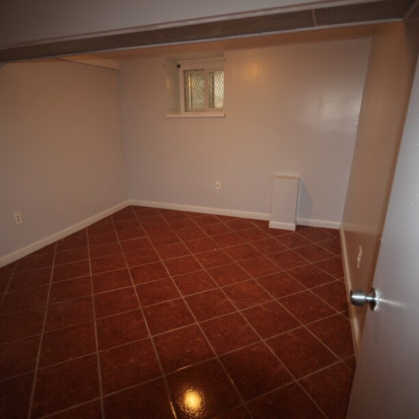 Building Photo - 287 Schaefer St