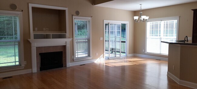 Foto del edificio - 4 bedroom 2.5 bath home in The Arbor's Sub...