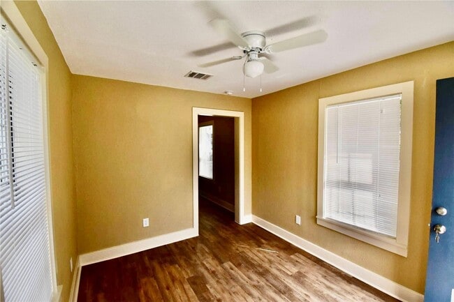 Foto del edificio - 321 E 35th St