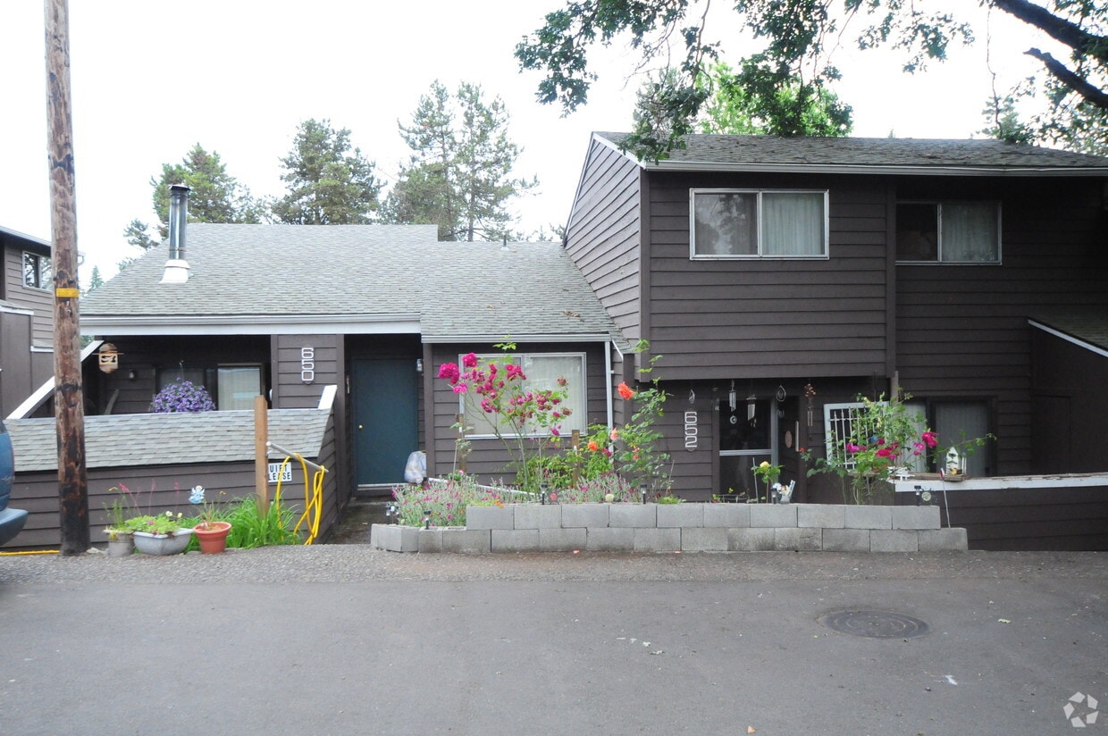 Primary Photo - 650 W Locust St