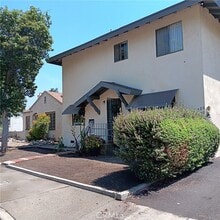 Building Photo - 920 N Palomares St