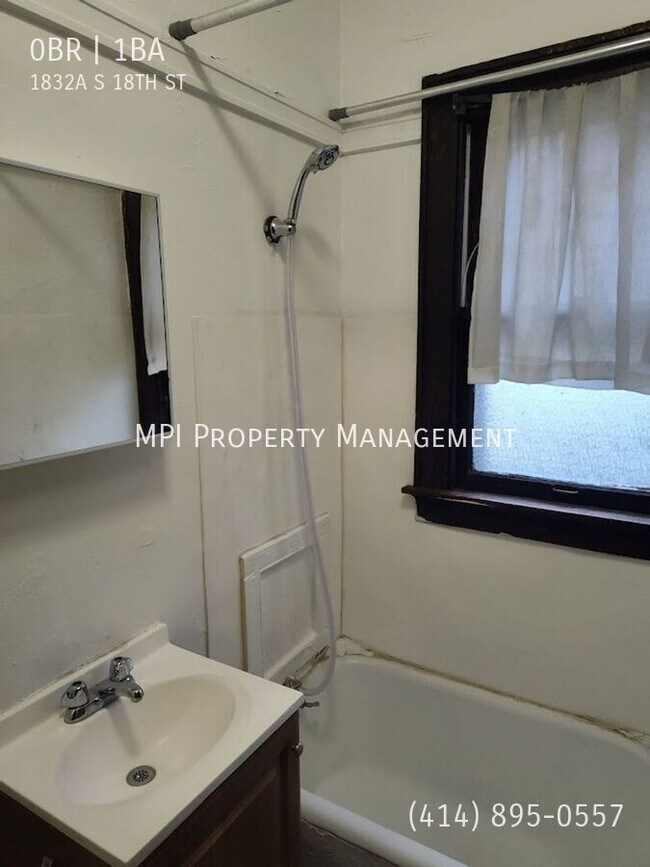 Building Photo - 1832A S 18TH ST-