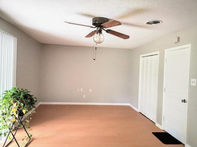 Foto del edificio - 5527 Darnell St