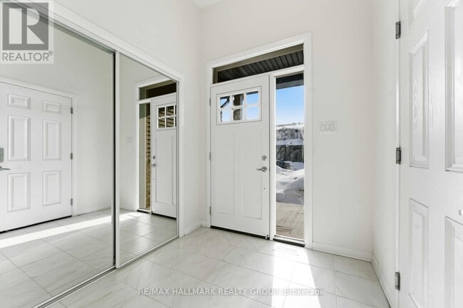 Building Photo - 573 Lilith St