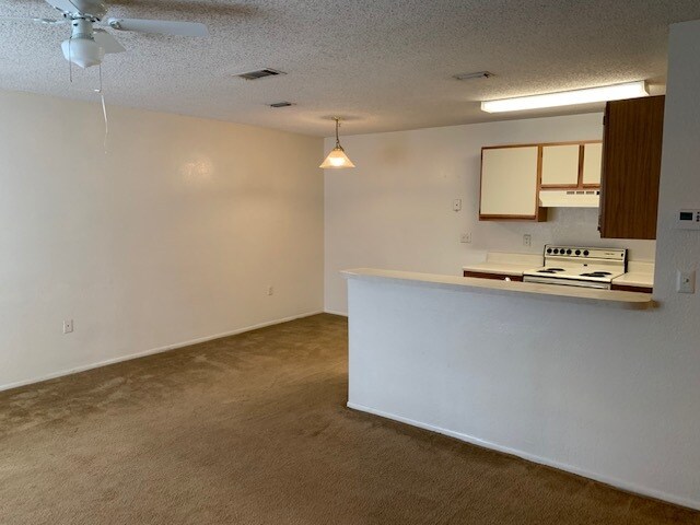Building Photo - 621 Dory Ln