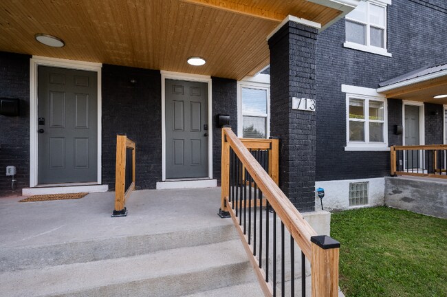 Building Photo - 713 Miller Ave