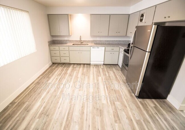 Foto del edificio - 2148 St Clair Rd
