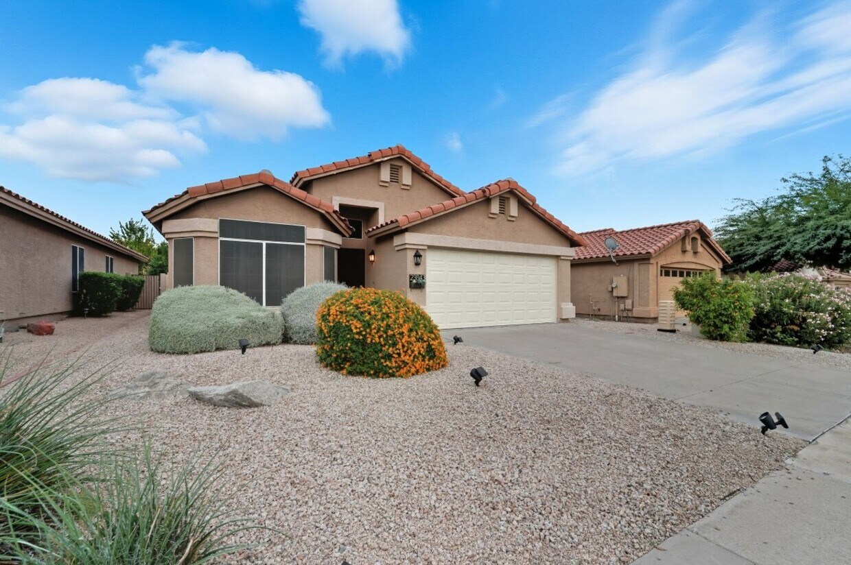 Foto principal - Modern & Spacious 3 Bed 2 Bath Home in Nor...