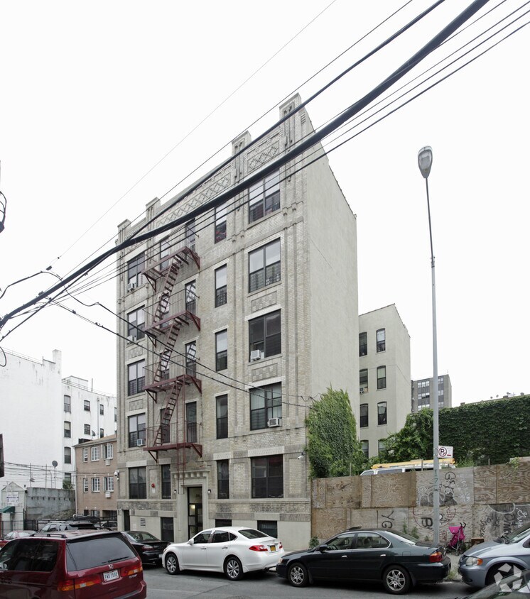 Foto principal - 366 E 154th St