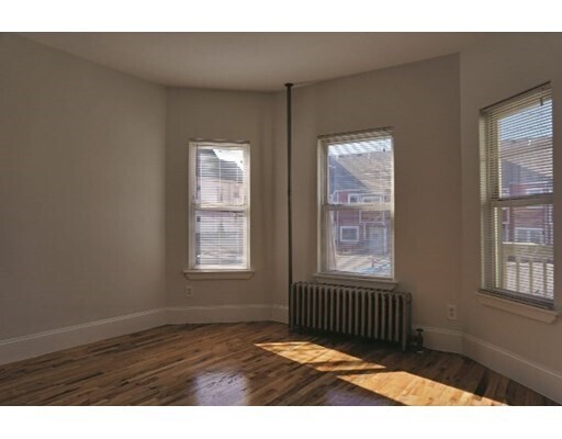 Building Photo - 33 Bradley St