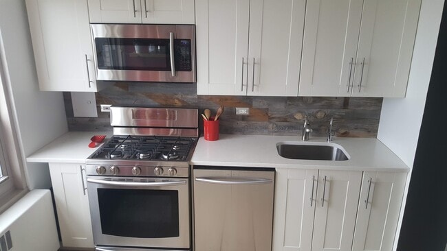 Building Photo - 3950 N Lake Shore Dr