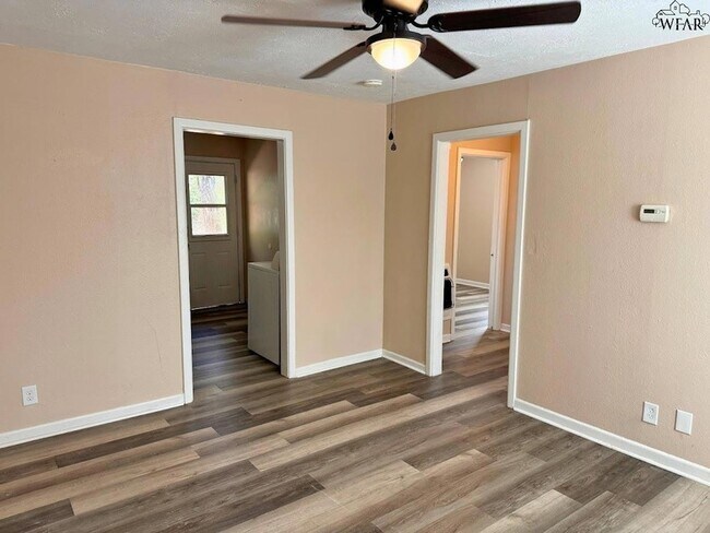 Foto del edificio - 102 Ave G