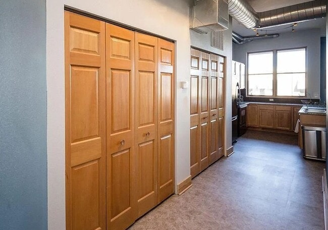 Building Photo - Studio Condo in Heart of Old Town Fort Collins!