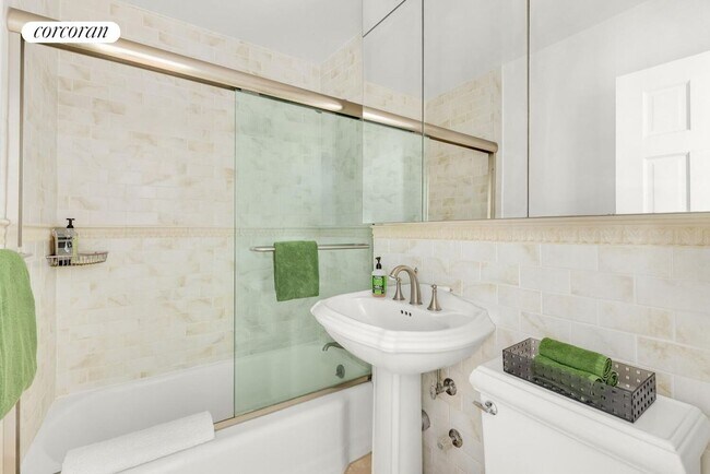 Foto del edificio - 301 E 22nd St