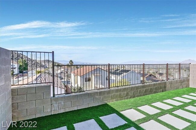 Building Photo - 366 Rosefinch St