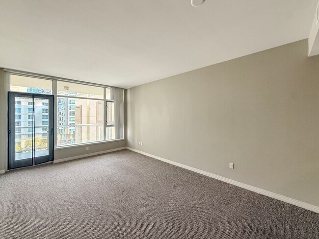 Foto del edificio - East Village Condo with City Views & Reser...