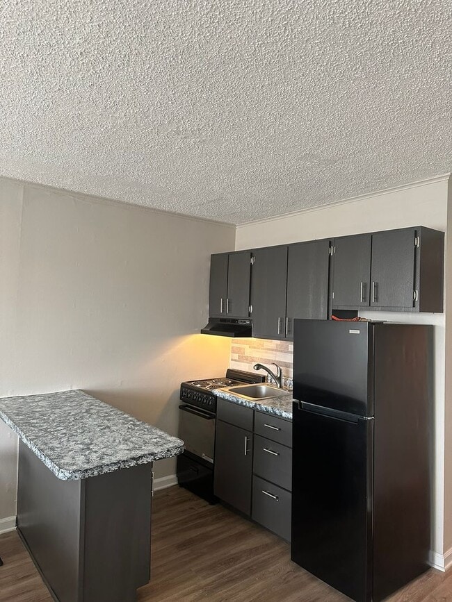 University Towers Unit 601: Studio Apartment ready for AUGUST 2026 move in! $1200 per Month - University Towers Unit 601: Studio Apartment ready for AUGUST 2026 move in! $1200 per Month