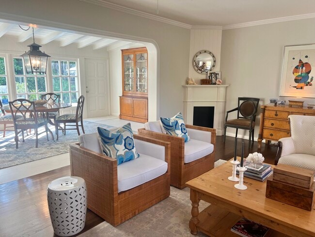 Foto del edificio - 230 Colonial Ln