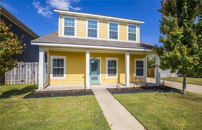 Building Photo - 2304 SW Juniper Ave
