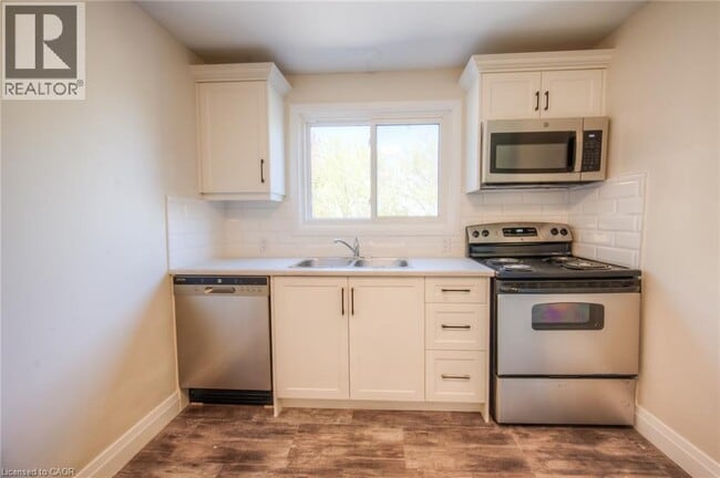 Photo du bâtiment - 158 Erb St E