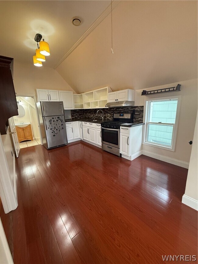 Building Photo - 27 Garfield St