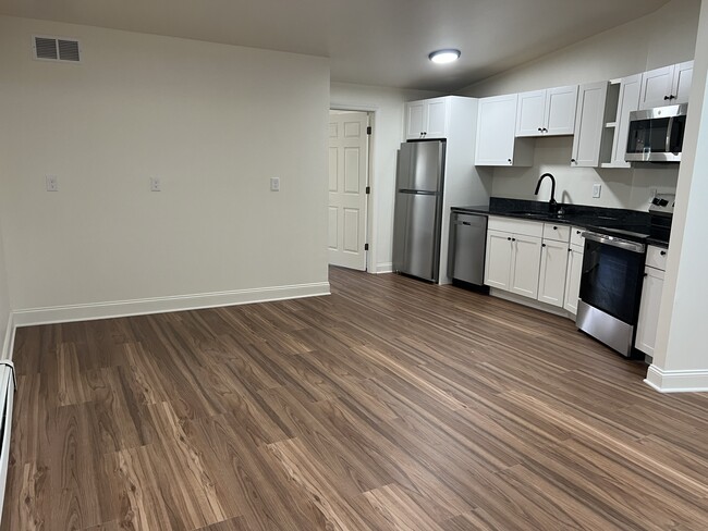 Building Photo - 405 Mill St