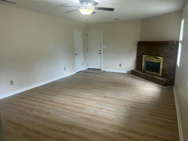 Building Photo - 706 Cottonwood Ct