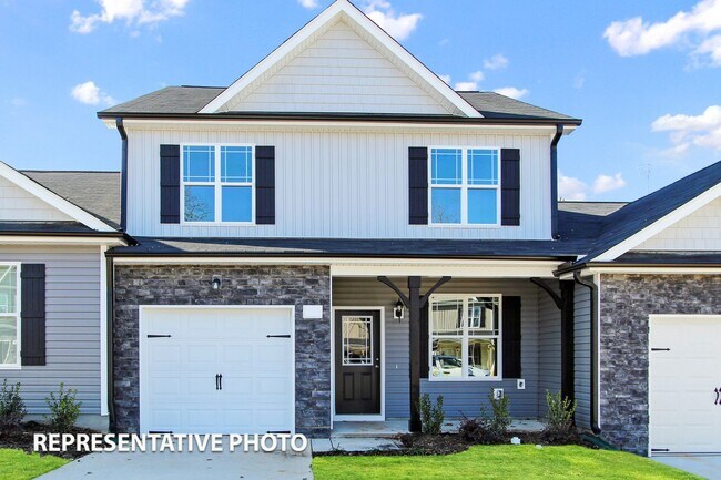 Foto del edificio - 3 Bedroom Triplex in Smithfield!