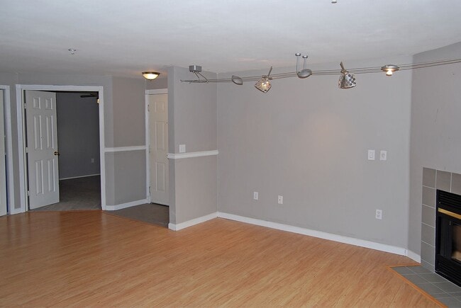 Building Photo - Spacious 2 Bedroom in Renton