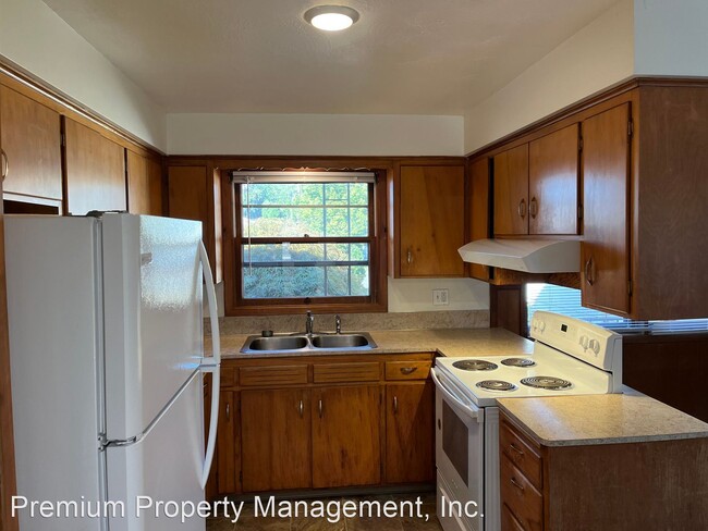 Building Photo - 3 br, 1.5 bath House - 3726 Anita Dr NE