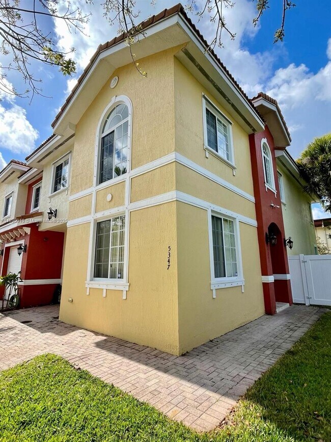 Foto del edificio - 5347 SW 40th Ave