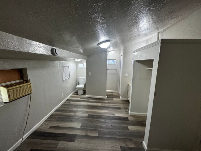 Foto del edificio - CHECK OUT THIS LOVELY HOME & APPLY TODAY!