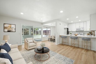Building Photo - 1921 Terracina Cir