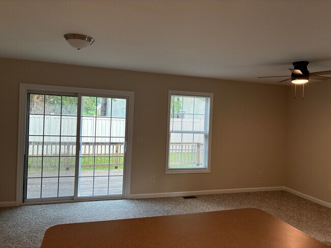 Comedor - 1575 Sumneytown Pike