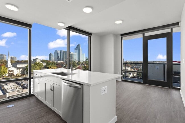 Building Photo - Grand 340