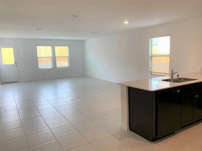Foto del edificio - 14841 Firerock Rd