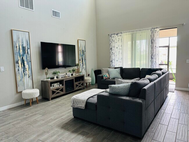 Building Photo - 3925 Carrick Bend Dr