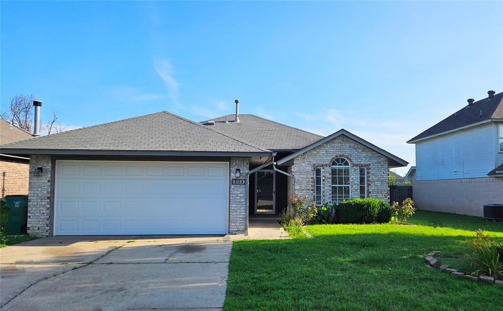 Primary Photo - 6033 SE 83rd Pl