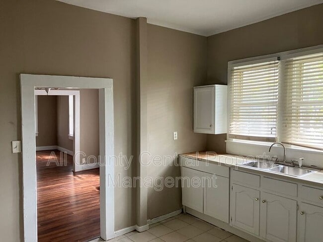 Building Photo - 506 15th St N