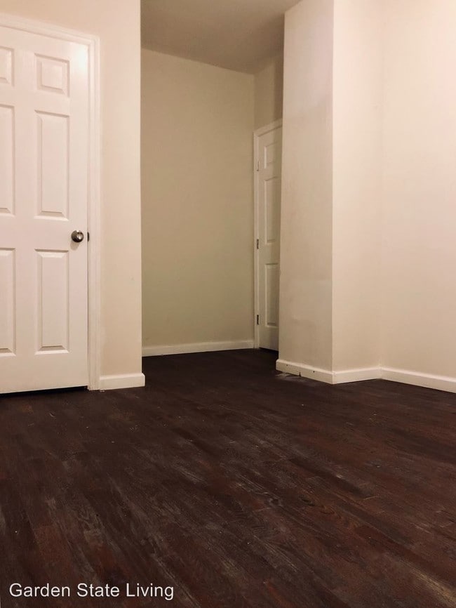 Building Photo - 255 S 19th St