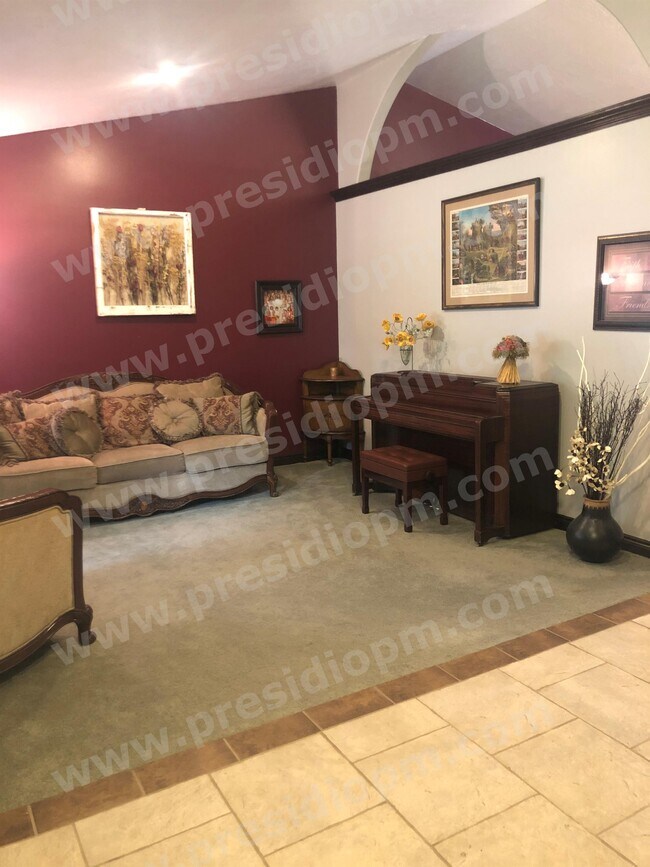 Building Photo - 1559 S 2000 E St