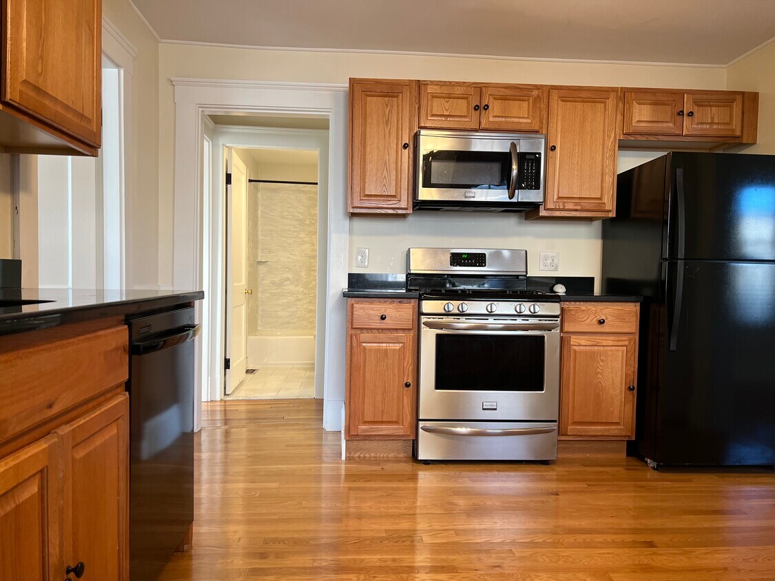 Primary Photo - 27 Linden Rd