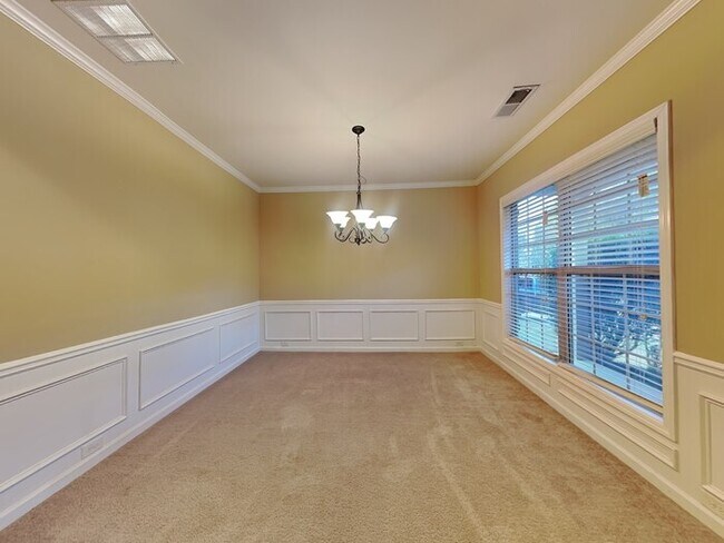 Foto del edificio - 255 Farm Manor Ct