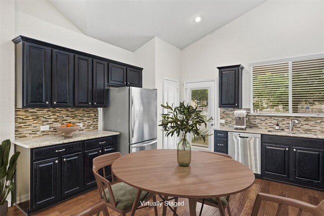 Building Photo - 711 Rolling Oak Dr