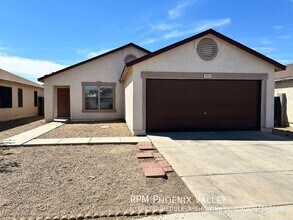 Building Photo - 11613 W Bloomfield Rd