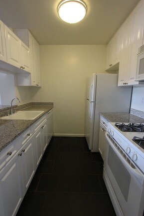 Building Photo - 350 W 43rd St