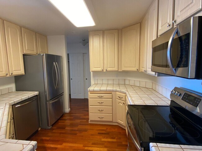 Foto del edificio - Amazing Cleveland Heights, 1 Block East of Lake Merritt with views of the lake