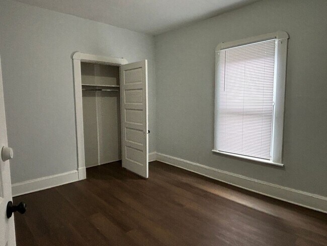 Foto del edificio - 330 N Arsenal Ave