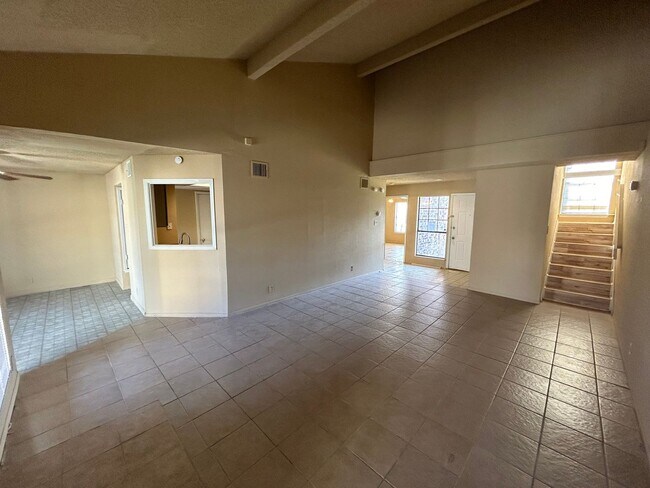 Foto del edificio - APPLICATION RECEIVED - AVAILABLE NOW! 2- S...