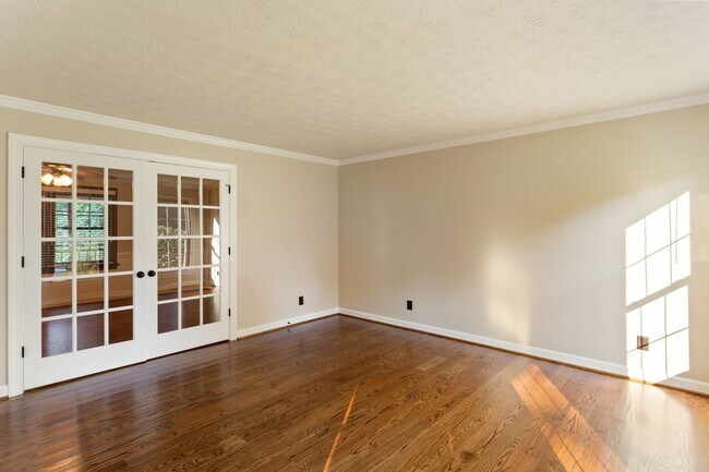 Building Photo - 6 Kirby Ct